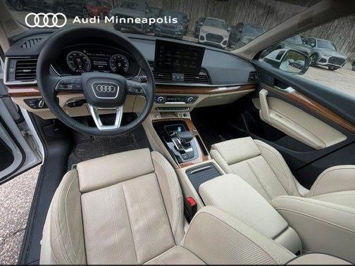 Glacier White Metallic 2023 Audi Q5 e 55 S line Prestige