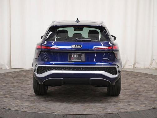 Navarra Blue Metallic 2026 Audi Q3 TFSI quattro S tronic