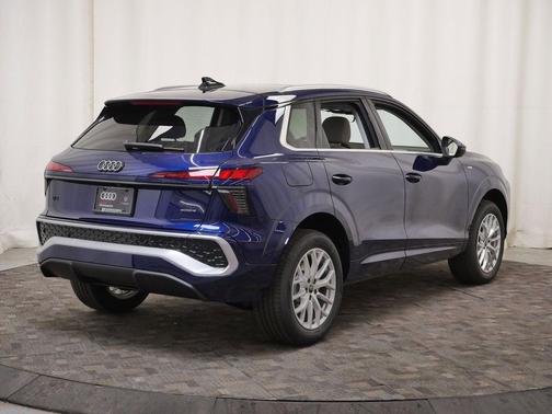 Navarra Blue Metallic 2026 Audi Q3 TFSI quattro S tronic