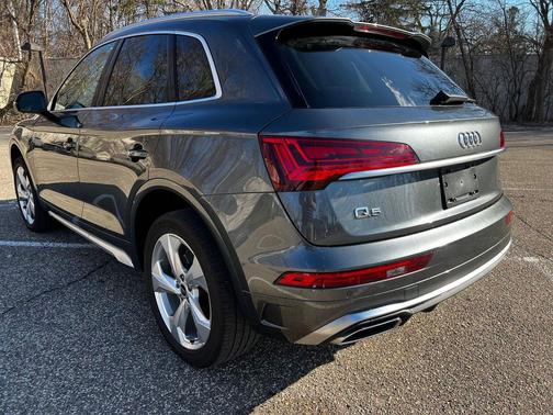 Daytona Gray Pearl Effect 2023 Audi Q5 45 S line Premium Plus