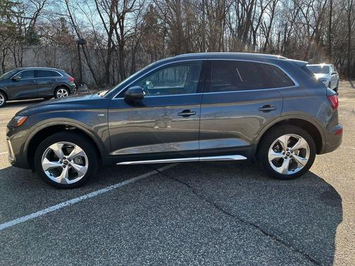 Daytona Gray Pearl Effect 2023 Audi Q5 45 S line Premium Plus