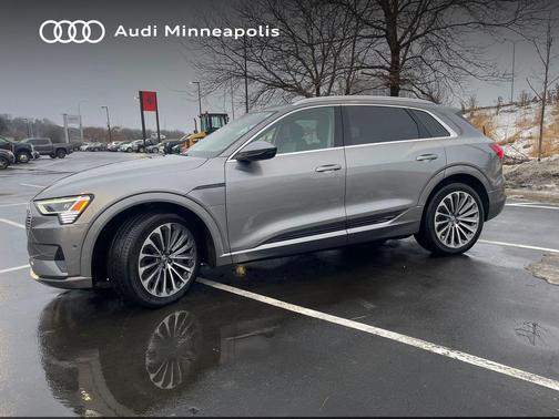 2019 Audi e-tron Premium Plus