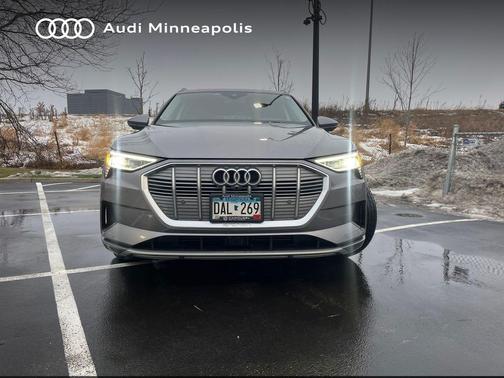 2019 Audi e-tron Premium Plus