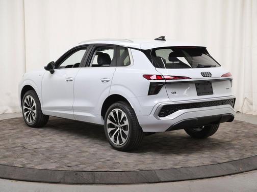 Glacier White Metallic 2026 Audi Q3 TFSI quattro S tronic