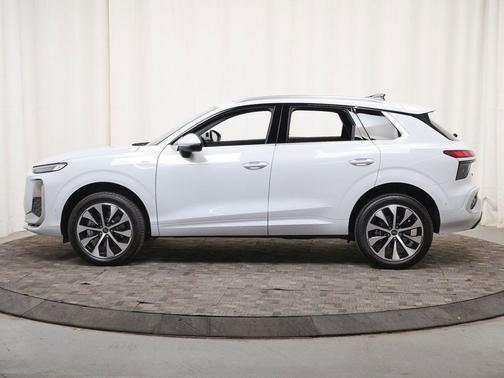 Glacier White Metallic 2026 Audi Q3 TFSI quattro S tronic