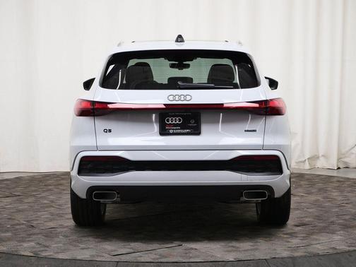 Glacier White Metallic 2026 Audi Q5 Prestige TFSI quattro S tronic