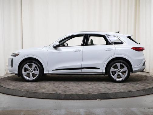 Glacier White Metallic 2026 Audi Q5 Prestige TFSI quattro S tronic