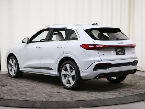 Glacier White Metallic 2026 Audi Q5 Prestige TFSI quattro S tronic