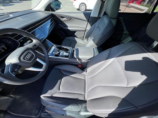 Mythos Black Metallic 2023 Audi Q8 55 Prestige