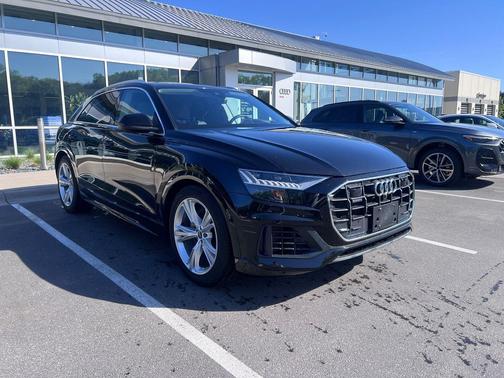 Mythos Black Metallic 2023 Audi Q8 55 Prestige