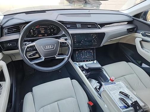 2024 Audi Q8 e-tron Prestige