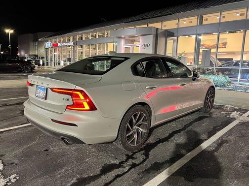 2019 Volvo S60 T6 Momentum