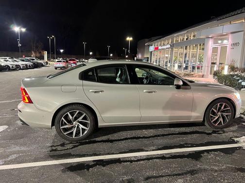 2019 Volvo S60 T6 Momentum