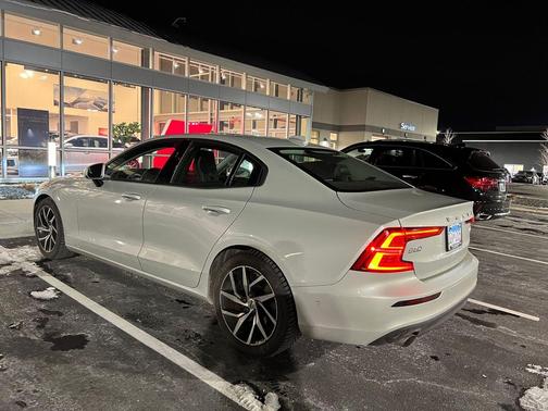 2019 Volvo S60 T6 Momentum