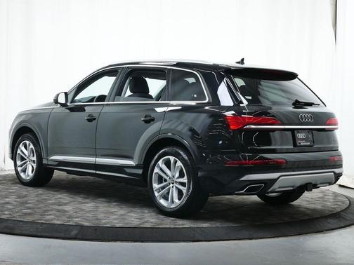 2025 Audi Q7 55 Premium Plus