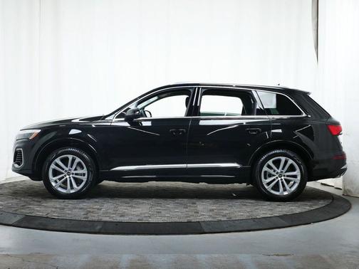 2025 Audi Q7 55 Premium Plus
