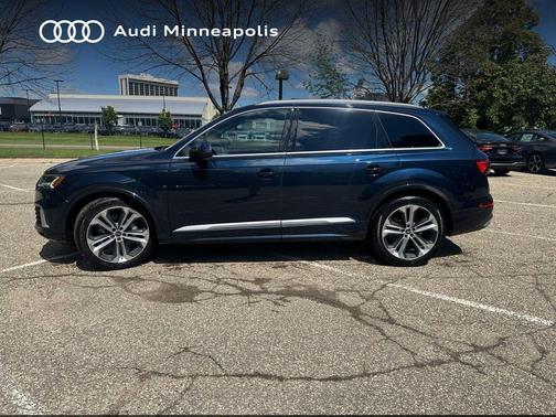 Waitomo Blue Metallic 2023 Audi Q7 55 Prestige