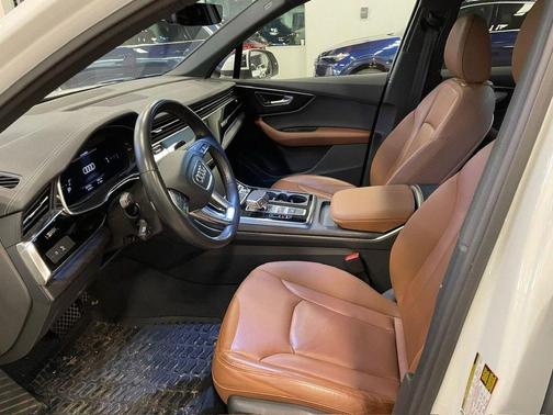 2023 Audi Q7 45 Premium