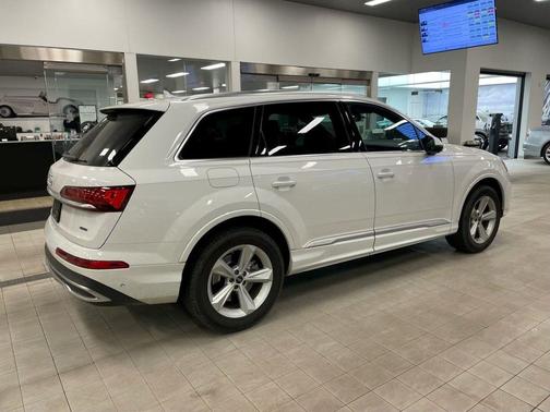 2023 Audi Q7 45 Premium
