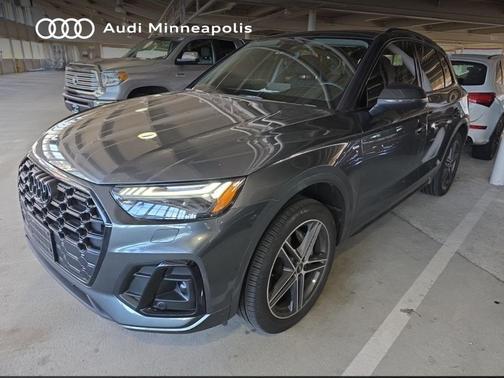 Daytona Gray Pearl Effect 2023 Audi Q5 e 55 S line Prestige