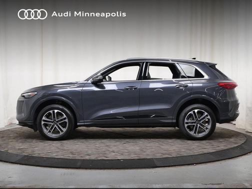 Tambora Gray Metallic 2025 Audi Q5 Premium TFSI quattro S tronic