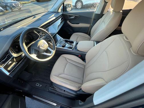 2025 Audi Q7 55 Premium Plus