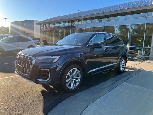 2025 Audi Q7 55 Premium Plus