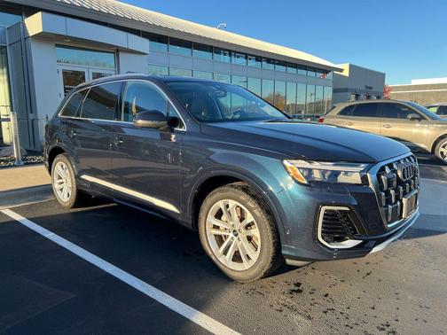 2025 Audi Q7 55 Premium Plus