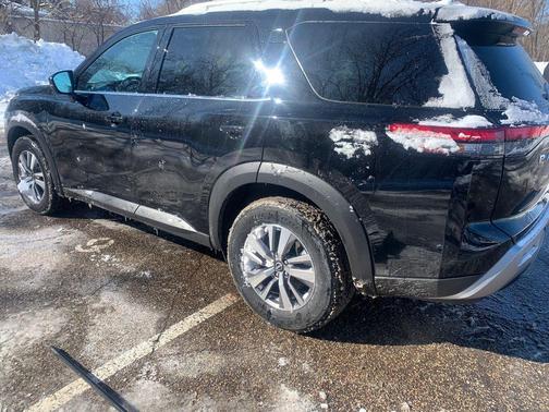 2023 Nissan Pathfinder SL 4WD