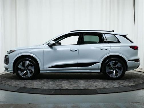 2025 Audi Q6 e-tron Premium Plus quattro