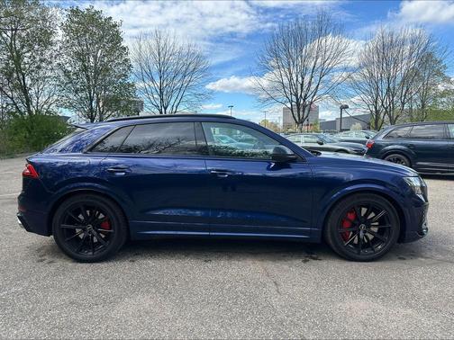 Navarra Blue Metallic 2022 Audi RS Q8 4.0T