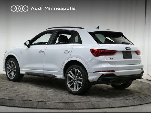 2025 Audi Q3 Premium 45 TFSI S line quattro Tiptronic