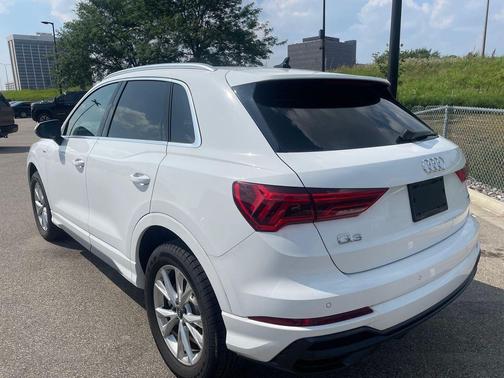 2022 Audi Q3 45 S line Premium