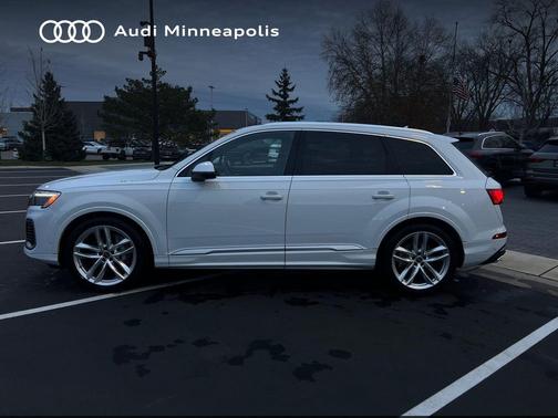 2025 Audi Q7 55 Premium Plus