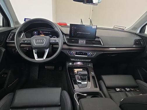 Chronos Gray Metallic 2023 Audi Q5 e 55 S line Premium Plus