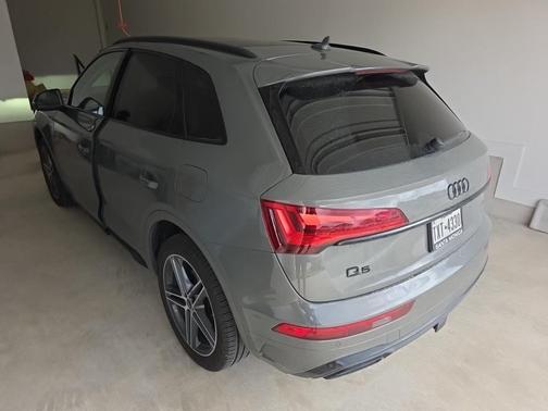 Chronos Gray Metallic 2023 Audi Q5 e 55 S line Premium Plus