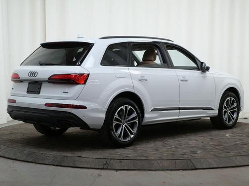 2026 Audi Q7 45 Premium