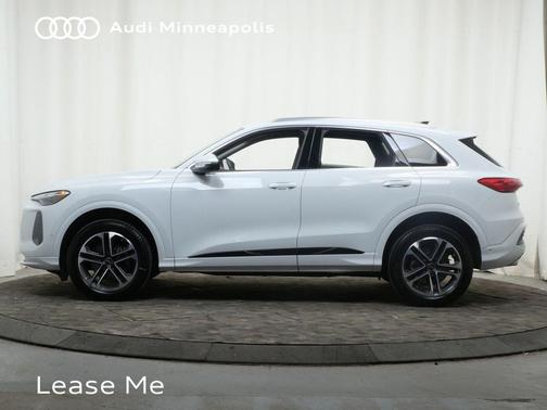 Glacier White Metallic 2025 Audi Q5 Premium TFSI quattro S tronic