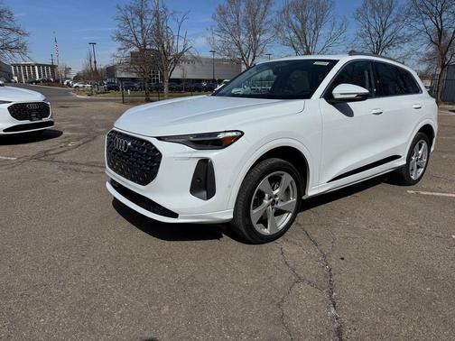 Glacier White Metallic 2025 Audi Q5 Premium TFSI quattro S tronic