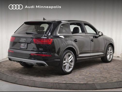 Night Black 2017 Audi Q7 3.0T Prestige