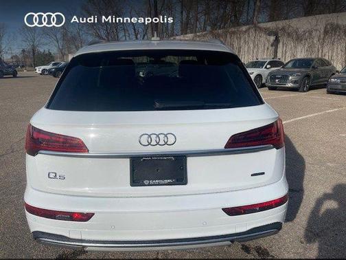Glacier White Metallic 2023 Audi Q5 40 Premium