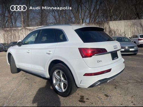 Glacier White Metallic 2023 Audi Q5 40 Premium
