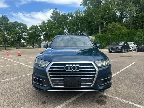 Galaxy Blue Metallic 2018 Audi Q7 2.0T Premium Plus