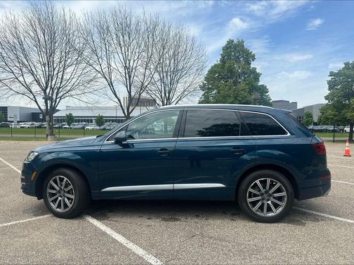 Galaxy Blue Metallic 2018 Audi Q7 2.0T Premium Plus