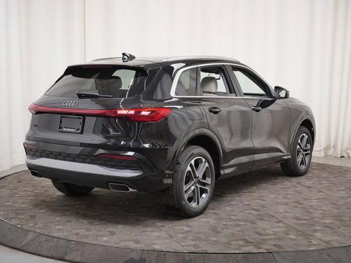 Mythos Black Metallic 2026 Audi Q5 Premium TFSI quattro S tronic