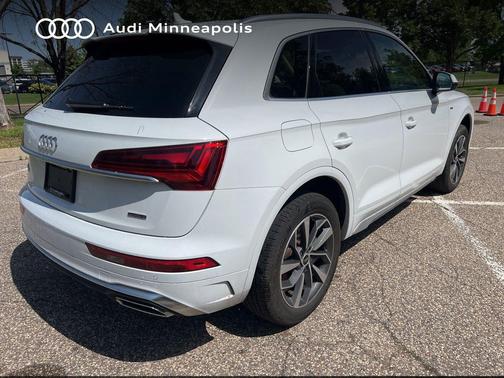 Glacier White 2023 Audi Q5 45 S line Premium