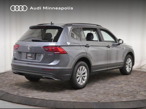 Platinum Gray Metallic 2019 Volkswagen Tiguan 2.0T SE 4MOTION