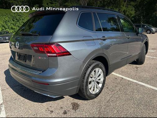Platinum Gray Metallic 2019 Volkswagen Tiguan 2.0T SE 4MOTION
