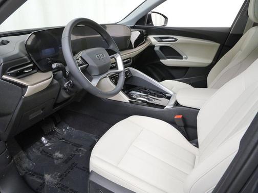 Tambora Gray Metallic 2026 Audi Q5 Premium TFSI quattro S tronic