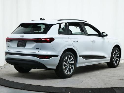 2025 Audi Q6 e-tron Premium Plus quattro